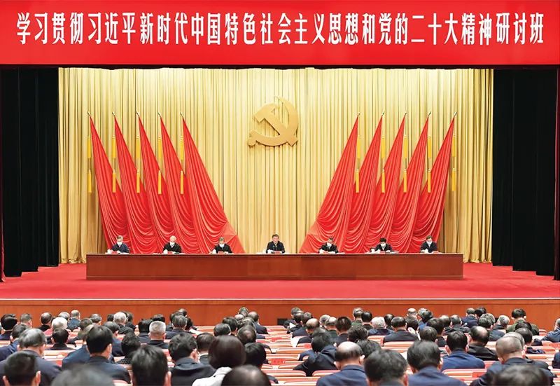 [封面圖片][高層聲音]《求是》雜志發(fā)表習(xí)近平總書記重要文章《在學(xué)習(xí)貫徹習(xí)近平新時(shí)代中國特色社會主義思想主題教育工作會議上的講話》.jpg